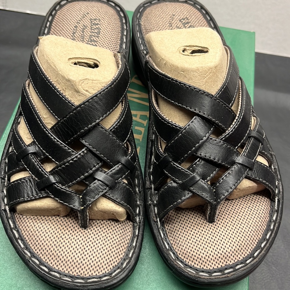 Woman’s Eastland sandals - Size 6 - Brand new in box